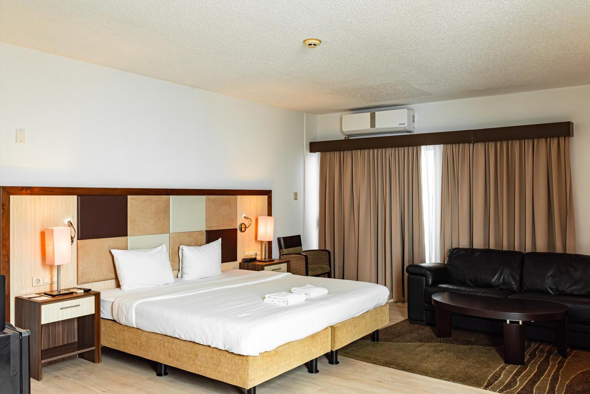Queens Hotel Paramaribo Esterno foto