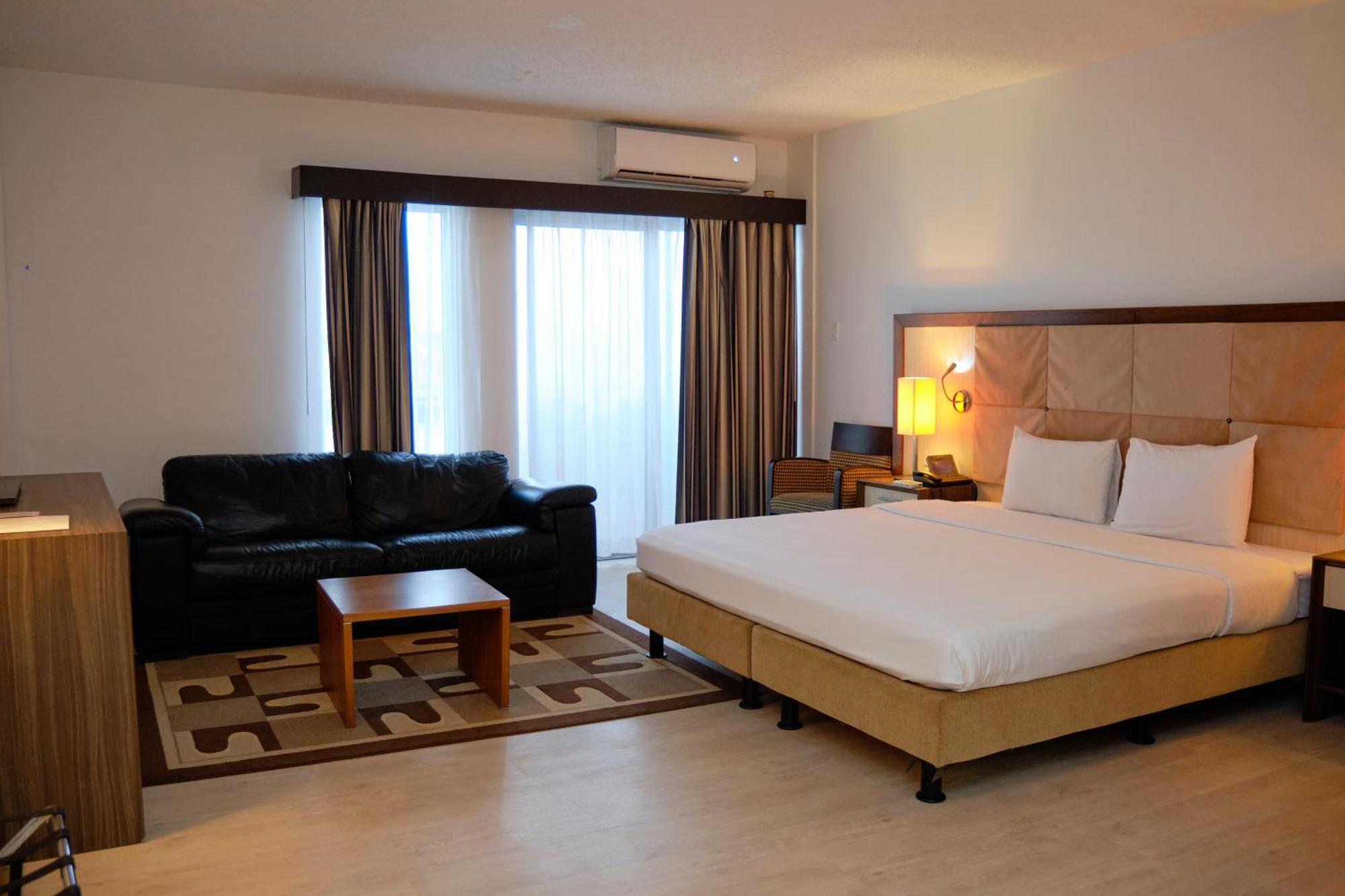 Queens Hotel Paramaribo Esterno foto