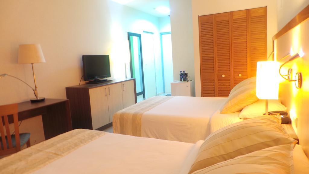 Queens Hotel Paramaribo Esterno foto
