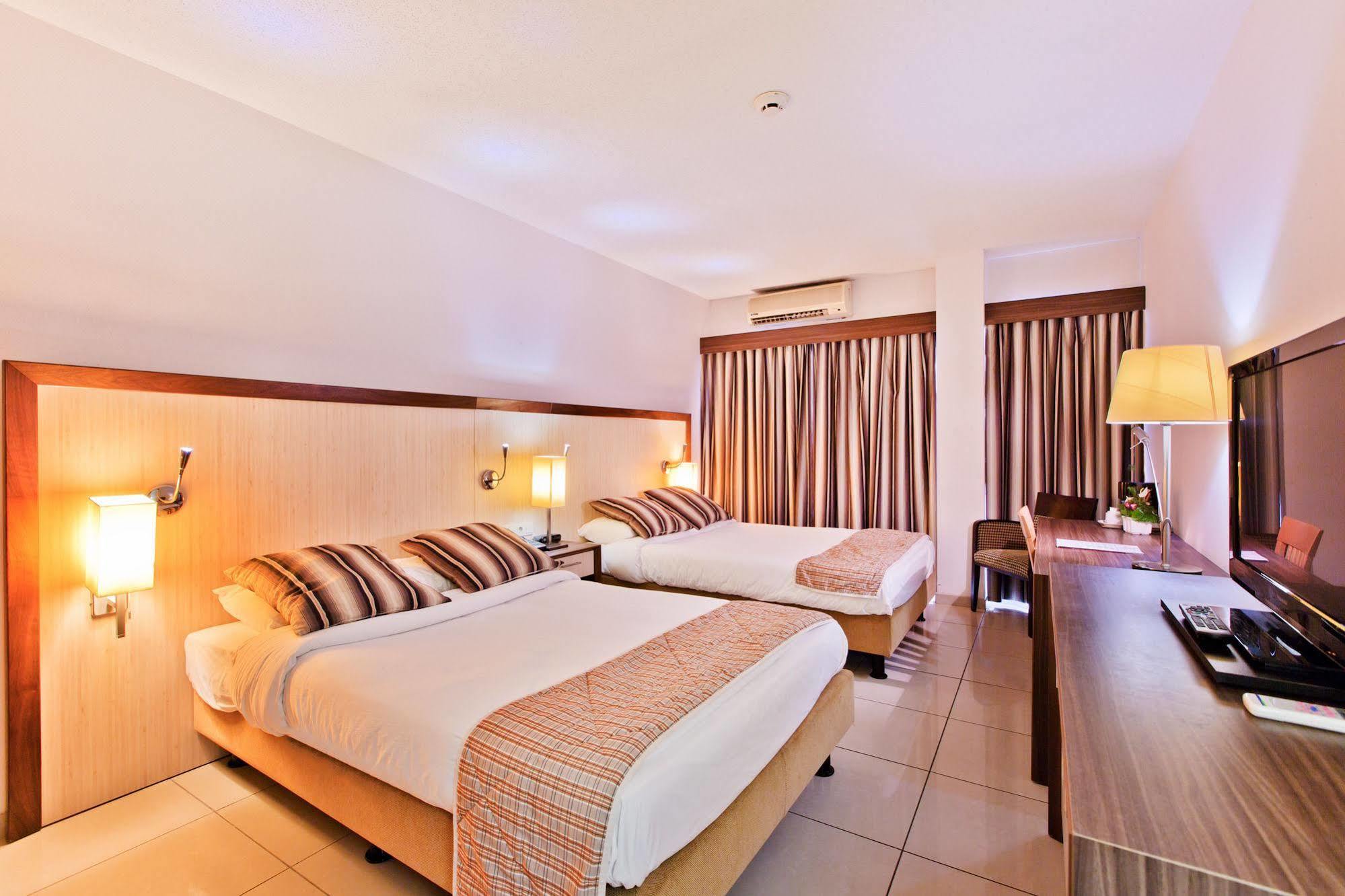 Queens Hotel Paramaribo Esterno foto