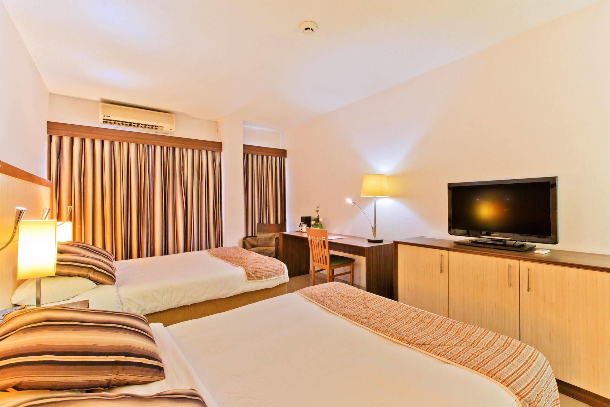Queens Hotel Paramaribo Esterno foto