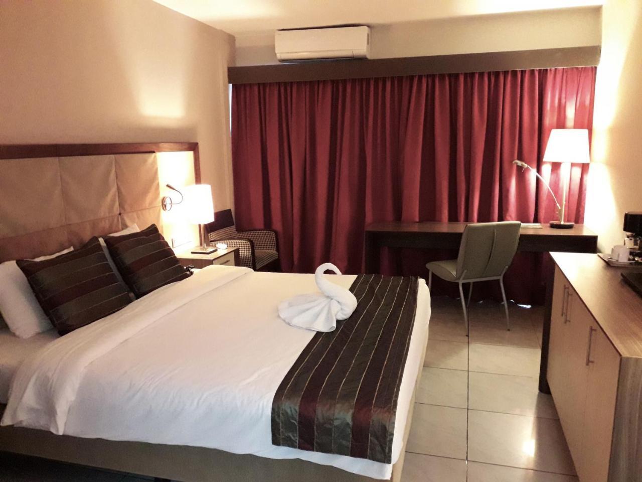 Queens Hotel Paramaribo Esterno foto