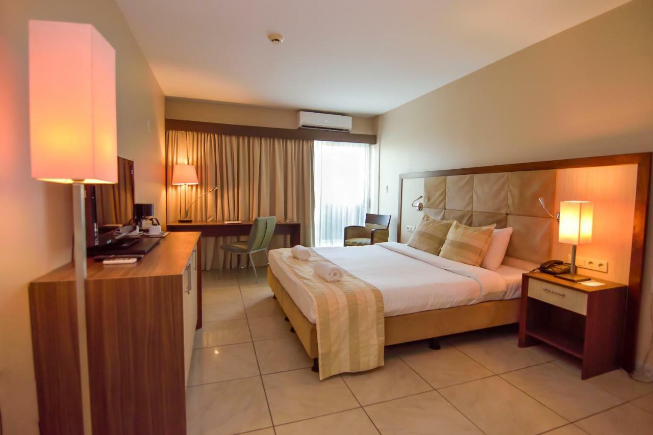 Queens Hotel Paramaribo Esterno foto